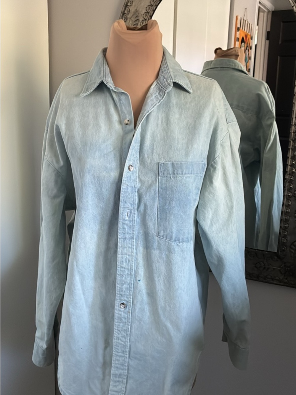 WOMEN’S Y2K DENIM CHAMBREY STYLE WITH BEAUTIFUL APPLIQUÉ ON BACK SO SMALL